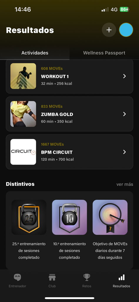 Pantalla de resultados de la aplicación de fitness SoyO2 mostrando el historial de actividad de entrenamiento y las insignias de logros ganadas