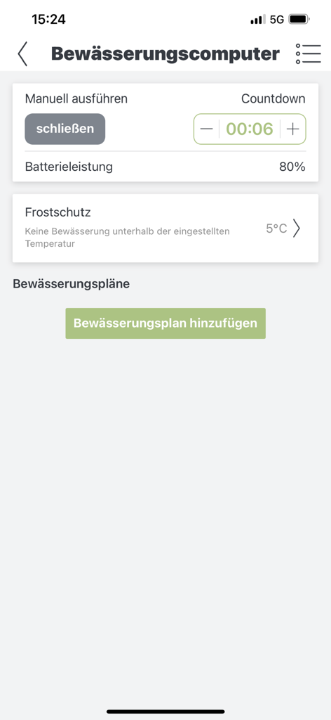 ALDI GARDEN - Oberfläche der ALDI GARDEN App zur Verwaltung eines intelligenten Bewässerungscomputers mit manuellen Bedienelementen und Batteriestatus.