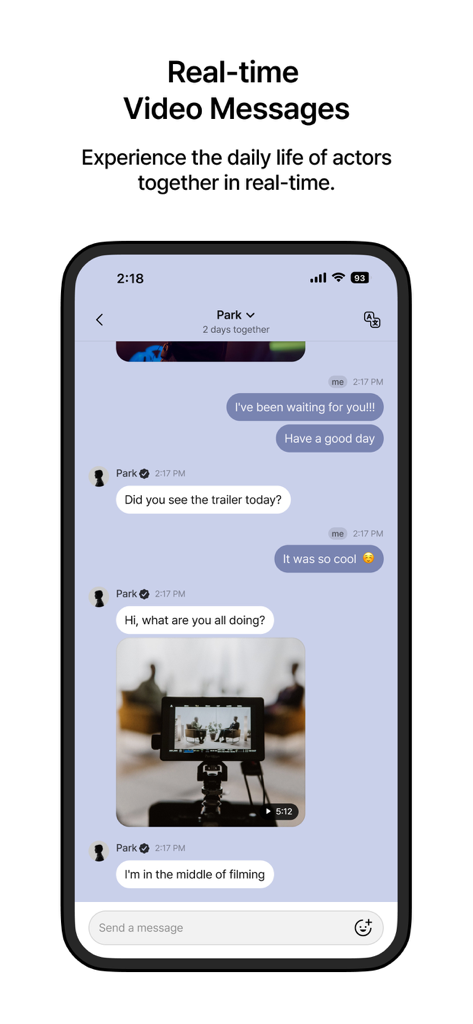 HIAND 앱 스크린샷. 검증된 배우와 함께 실시간 영상 메시지 및 직접 채팅을 보여줌