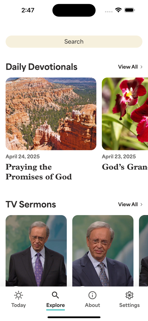 Pantalla de exploración de la aplicación Ministerios En Contacto que muestra devocionales diarios y sermones en video del Dr. Charles Stanley