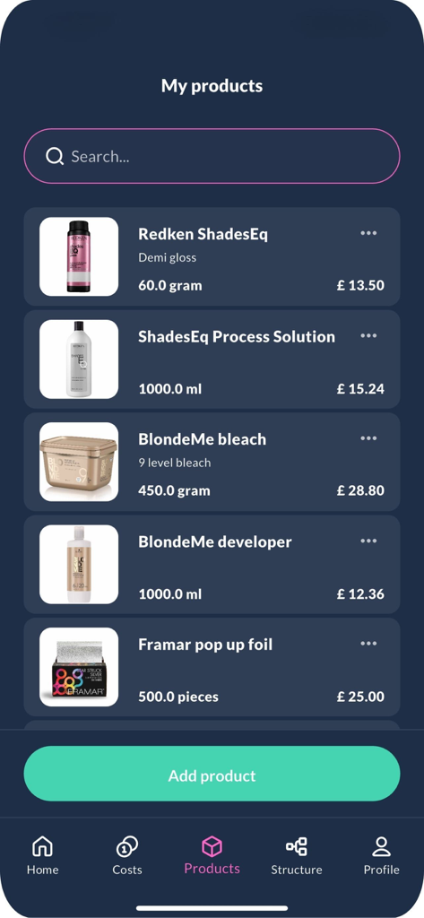 Tela de gerenciamento de custos de produtos para cabeleireiros e freelancers de beleza mostrando preços e quantidades de estoque.