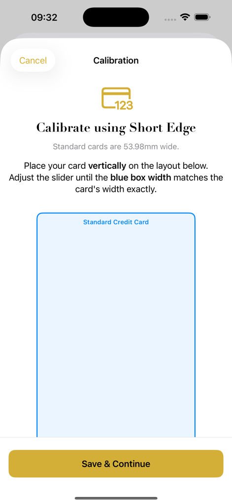Schermata di calibrazione nell'app AuraLume Ring Sizer utilizzando una normale carta di credito per la precisione della scala dello schermo.