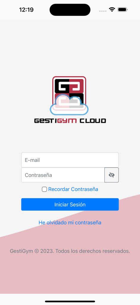 Pantalla de inicio de sesión de la aplicación GestiGym Cloud que muestra los campos de correo electrónico y contraseña