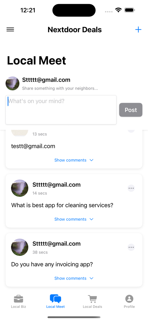 Schermata dell'app Nextdoor Deals che mostra il feed della comunità locale con post e discussioni degli utenti