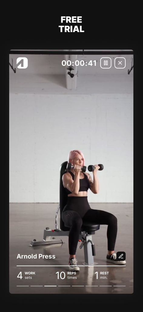 One Fitness App - Donna che esegue l'esercizio con manubri Arnold Press nella schermata di allenamento dell'app One Fitness