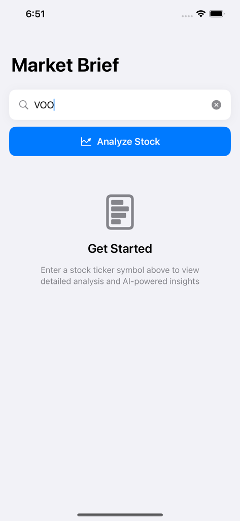 Schermata di ricerca dell'app Market Brief con il ticker azionario VOO e il pulsante analizza azioni