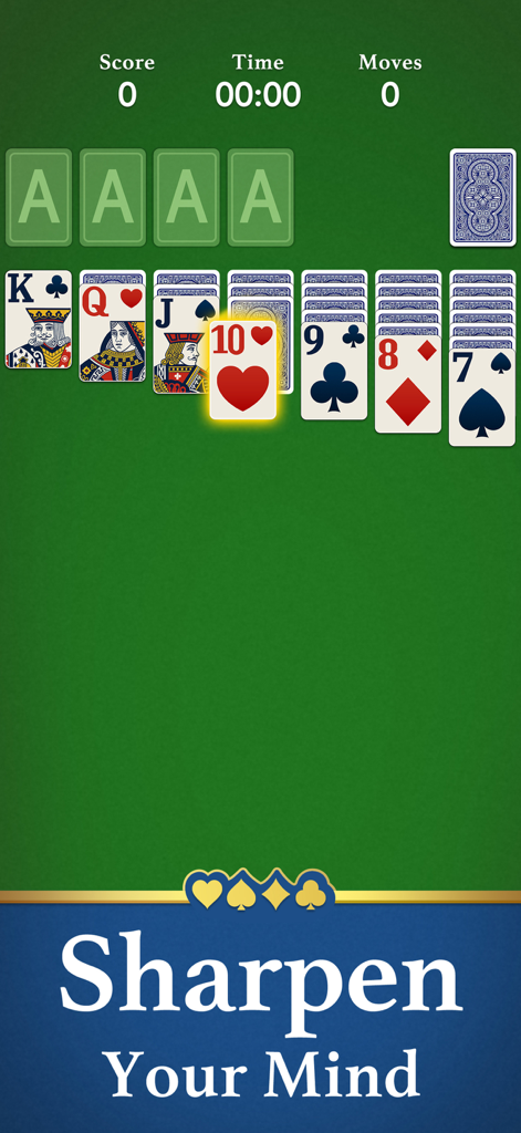 Captura de pantalla de la interfaz del juego móvil de Solitario que presenta una mesa de cartas verde clásica y el texto Agudiza tu Mente.