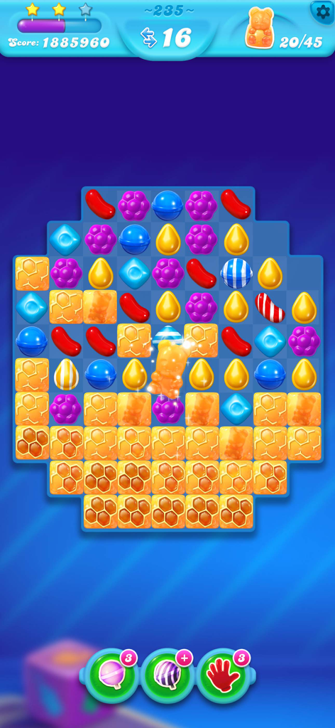 Candy Crush Soda Saga - Candy Crush Soda Saga match 3 puzzle gameplay featuring honeycomb blocks and a soda bear