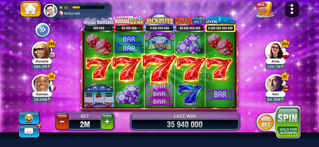 Un giro vincente su Billionaire Casino Slots 777 che mostra cinque simboli del sette rosso corrispondenti su un'interfaccia di slot machine classica con avatar social dei giocatori.