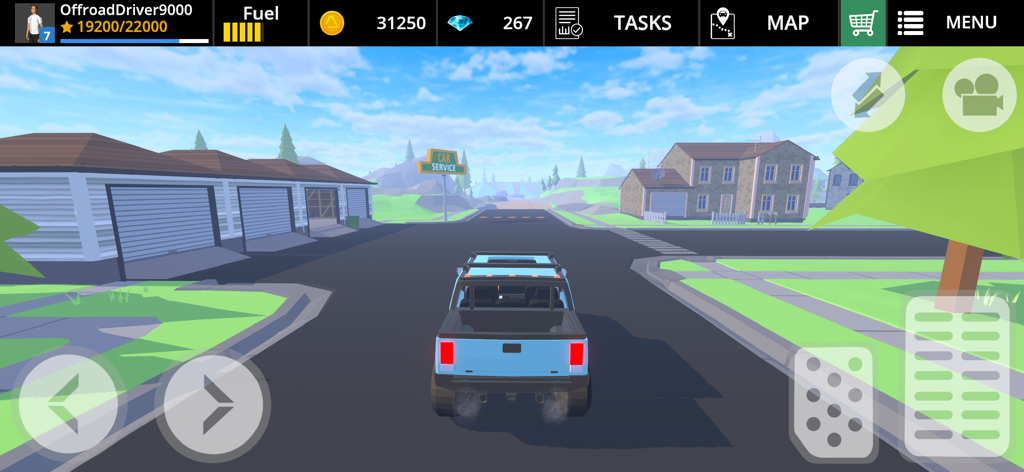 Camioneta azul conduciendo por una zona suburbana en el simulador móvil Driving Zone Offroad Lite