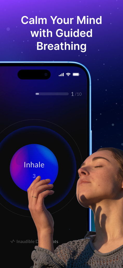 Sleepscape: Sleep Aid Alarm - スマートフォンの画面。Sleepscapeのガイド付き呼吸インターフェースを表示し、穏やかな女性がマインドフルネスを実践している隣に「吸って」という言葉が表示されています。