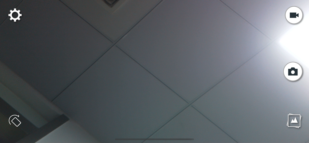 HD WiFi - HD WiFi app live camera view with icons for settings video recording and photo capture