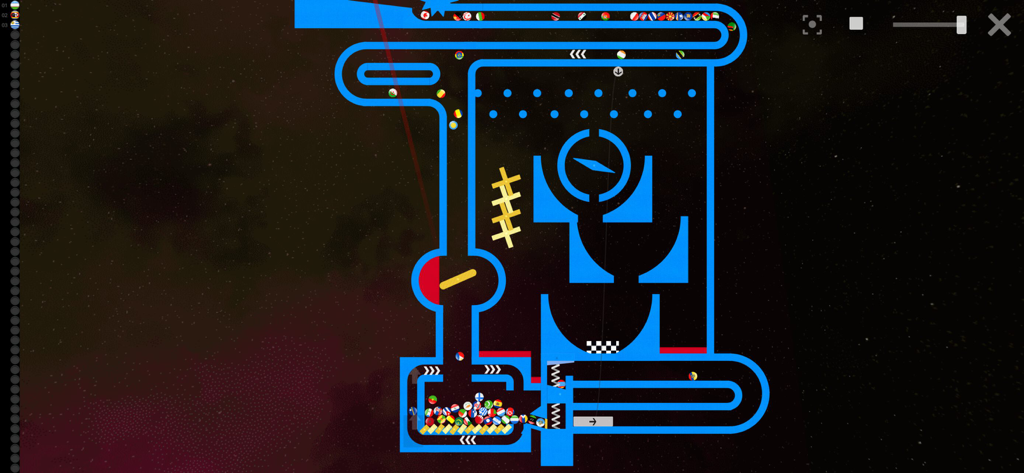 Una compleja pista azul de carreras de canicas con canicas de banderas coloridas.