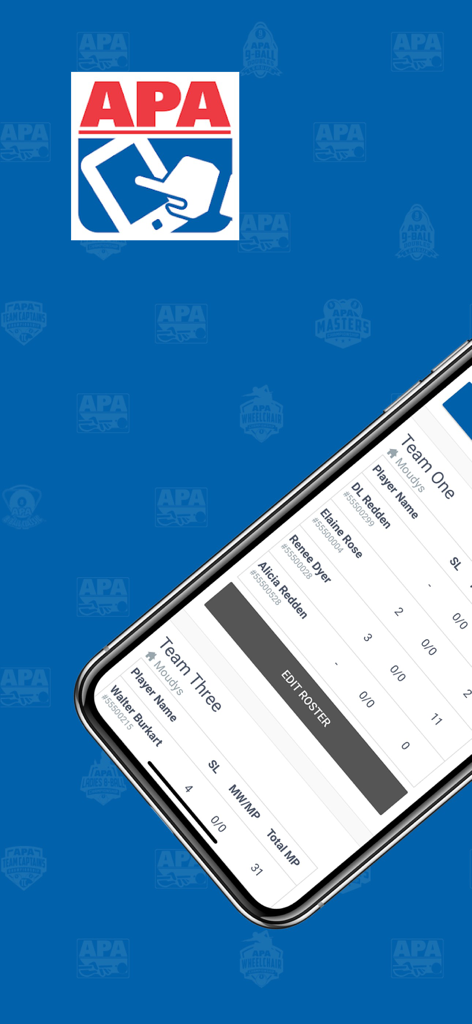 Un iPhone affichant l'application APA Scorekeeper montrant les listes d'équipes et les statistiques des joueurs sur un fond bleu de marque.