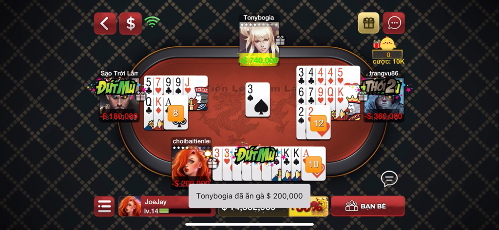 Sanh Rong - Game danh bai - A multiplayer match of the Vietnamese card game Tien Len in the Sanh Rong app featuring player avatars and card hands