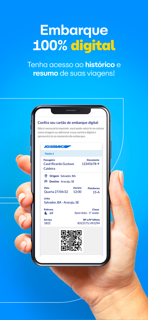Águia Branca Passagens - Mano che tiene uno smartphone che mostra un biglietto digitale per autobus con un codice QR dall'app Aguia Branca