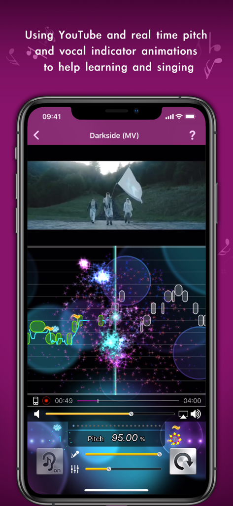 KaraDoReMi - Your Karaoke Pal - Interfaz de la aplicación KaraDoReMi que muestra el seguimiento del tono en tiempo real y el análisis del rendimiento del canto para un video musical de YouTube.