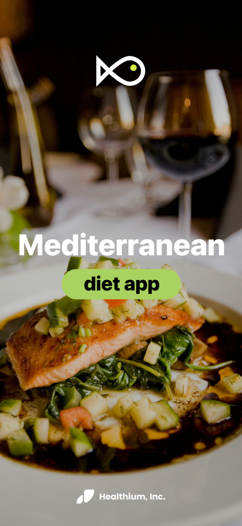 Vivid: Mediterranean Diet - Un filete de salmón cocido servido con verduras frescas como parte de la dieta mediterránea.