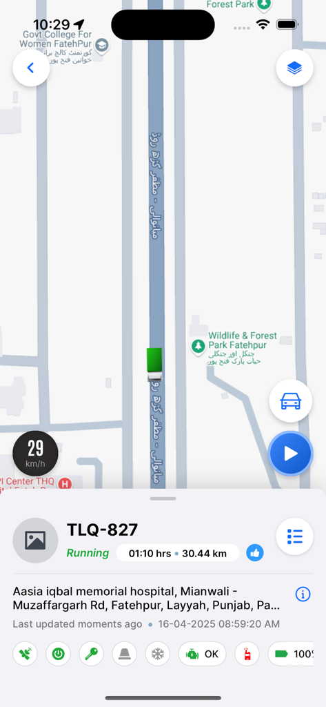 Interfaz de rastreo de vehículos en tiempo real en la aplicación GPS Flota mostrando la ubicación en el mapa y estadísticas de conducción