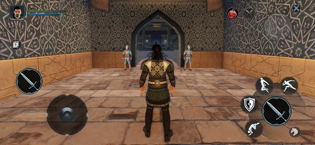 Alparslan: Warlord RPG Game - Vista de juego en tercera persona de un personaje guerrero en un ornamentado entorno de palacio histórico de Alparslan Warlord RPG.