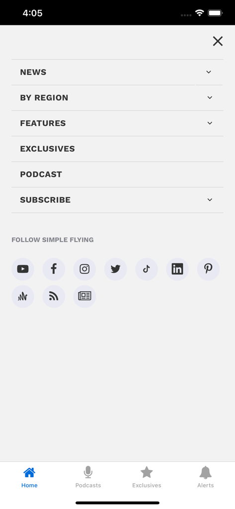 Menu di navigazione dell'app di notizie di aviazione Simple Flying che mostra categorie come Notizie per Regione e icone dei social media