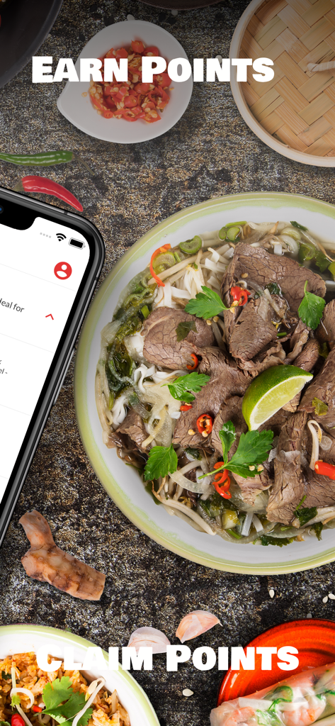 Pantalla de la aplicación Slowboat mostrando recompensas de puntos de fidelidad con un tazón de sopa de fideos con ternera