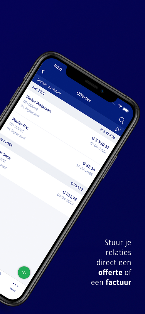 Pantalla móvil de la aplicación e-Boekhouden.nl que muestra una lista de presupuestos comerciales y datos financieros.