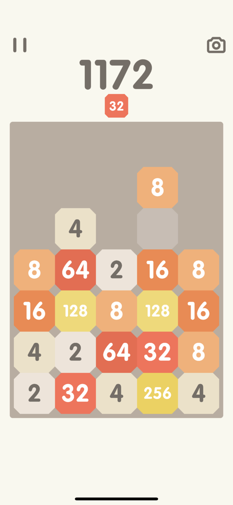2048 Bricks - Jugabilidad de 2048 Bricks mostrando casillas numeradas en una cuadrícula con un bloque cayendo