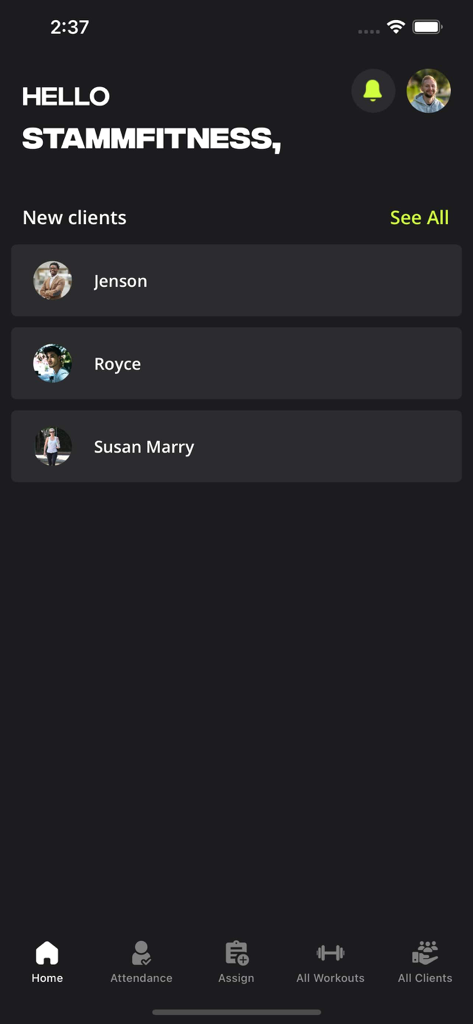 stamm.fit: For Gyms & Clients - La pantalla de inicio de la aplicación stamm.fit para entrenadores que muestra una lista de nuevos clientes y opciones de navegación de gestión.