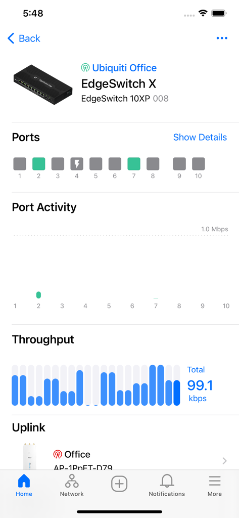 Dashboard dell'app UISP Mobile che mostra lo stato della porta EdgeSwitch X e i dati sul throughput in tempo reale.