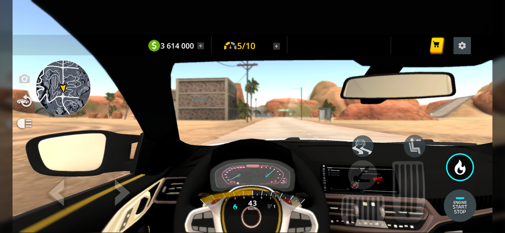 Vista interior de la cabina de un coche conduciendo por un desierto en Mechanic Car Tuning Simulator