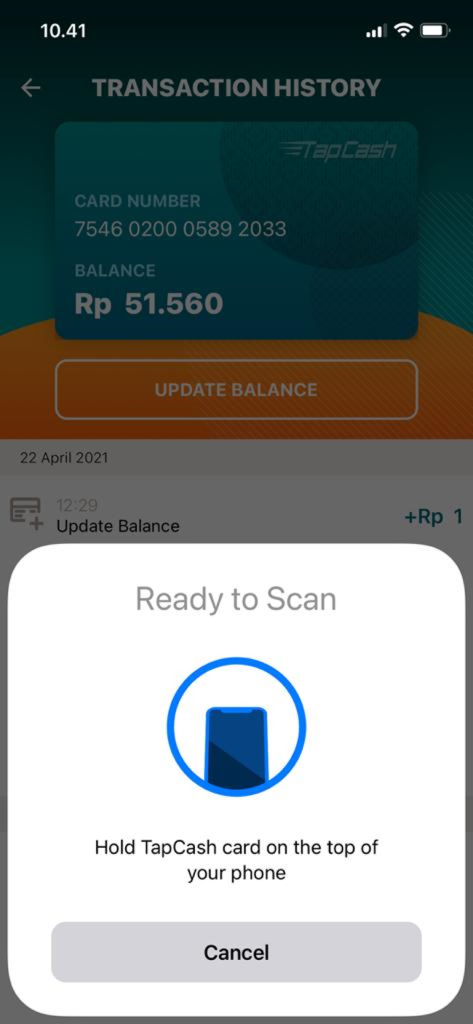 Aplicación BNI TapCash Go mostrando la indicación de escaneo NFC para actualizar el saldo de la tarjeta