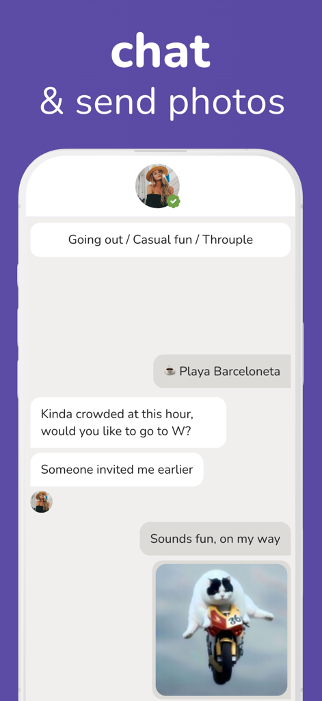 Interfaccia di chat dell'app Lovemix Social Club che mostra messaggi e una foto condivisa tra gli utenti.