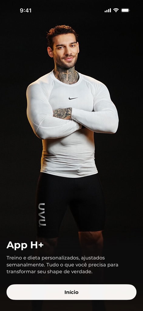 Hibrido+ - Tela de introdução do aplicativo de fitness Hibrido plus com um coach masculino de braços cruzados e texto sobre treinos personalizados e dieta