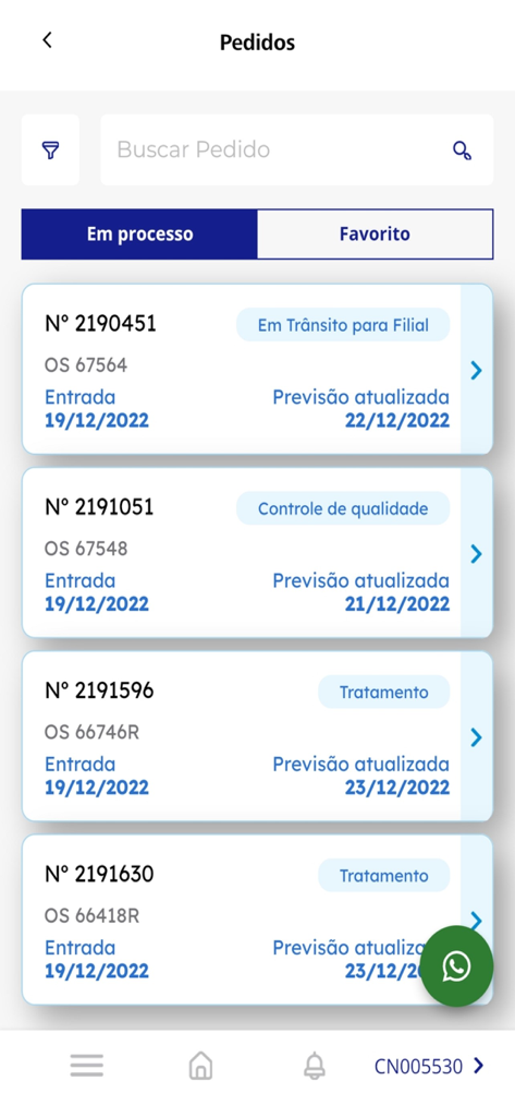 +ZEISS - Un'interfaccia mobile dell'app +ZEISS che mostra un elenco di ordini di lenti ottiche con aggiornamenti di stato in tempo reale come in transito e controllo qualità.