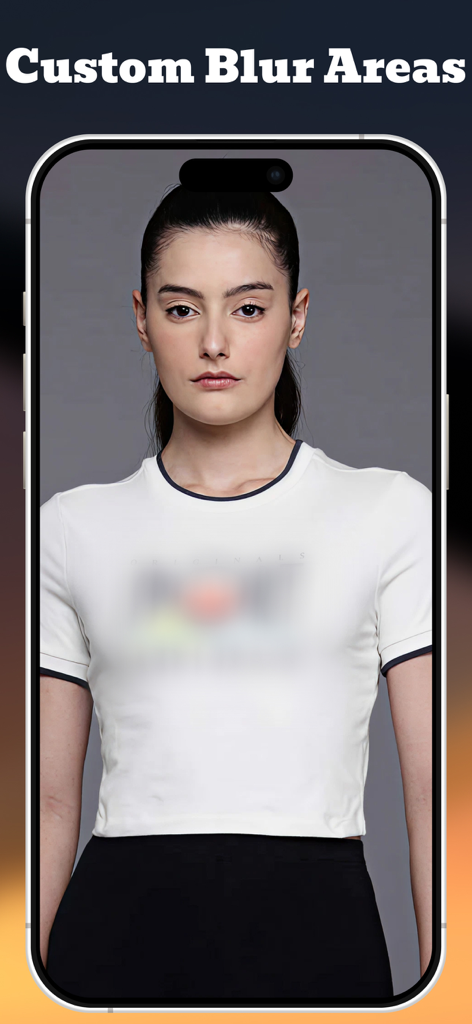 Pantalla de smartphone mostrando la función de desenfoque personalizado utilizada para censurar un logotipo en la camiseta blanca de una mujer para proteger la privacidad.