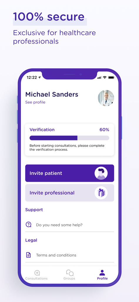 Interfaz de la aplicación mediQuo PRO que muestra un perfil de profesional de la salud con progreso de verificación y opciones de invitación.