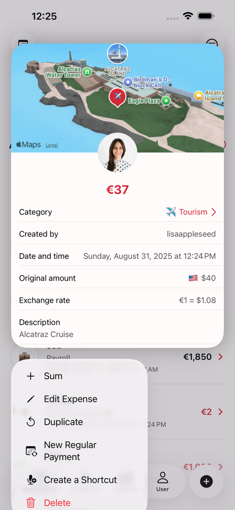 Vista detallada de un gasto de turismo en la app MyExpenses mostrando la ubicación de la transacción en un mapa y la conversión de moneda