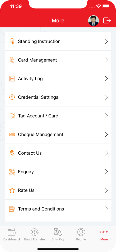 El menú Más de la aplicación UCB Unet que incluye configuración de cuenta, gestión de tarjetas y registros de actividad.