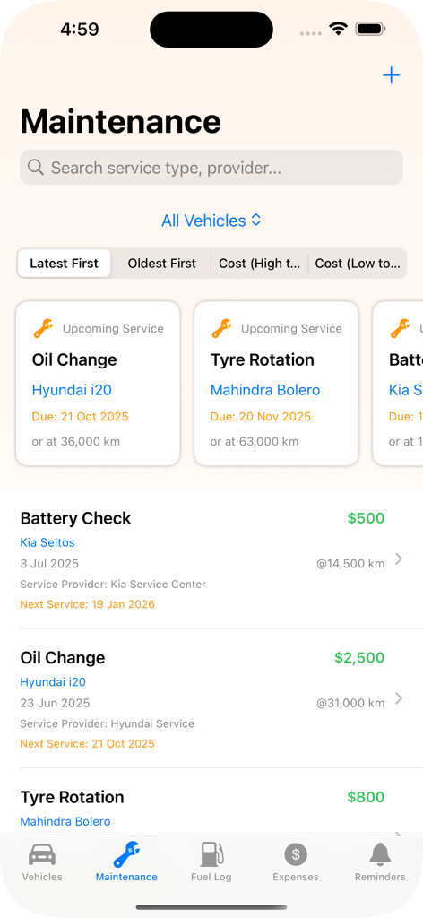MyCarLog: Vehicle Tracker - Painel mostrando serviços futuros e registros de manutenção passados com custos para vários veículos.