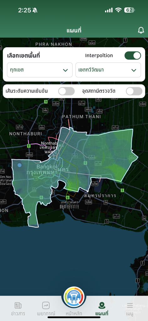 AirBKKアプリのインターフェースに、バンコクのインタラクティブマップが表示され、大気質の補間と地区選択が可能