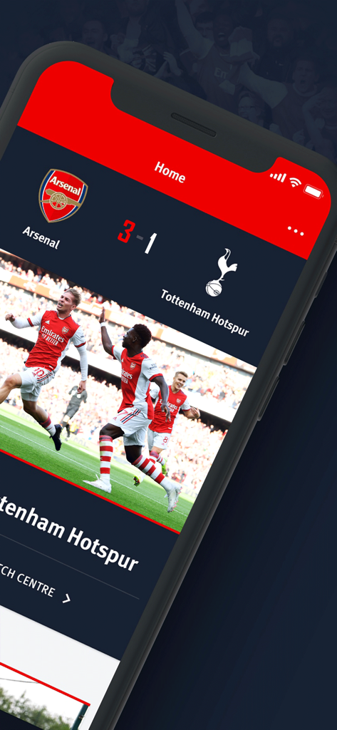 Arsenal Official App - Aplicativo Oficial do Arsenal mostrando o placar de 3-1 contra o Tottenham Hotspur com jogadores comemorando um gol.