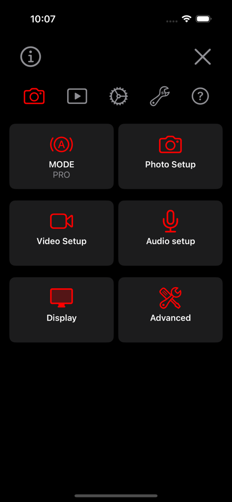 UWACAM - Tela de configurações do aplicativo UWACAM apresentando grandes ícones vermelhos para configuração de foto, configuração de vídeo, configuração de áudio e controles avançados em um fundo escuro.