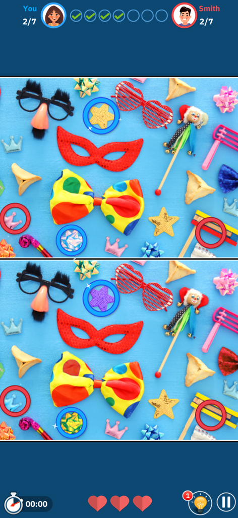 Find The Differences: Spot It - Captura de pantalla de la aplicación Encuentra las Diferencias: ¡Repáralo! mostrando una partida multijugador con dos rompecabezas de artículos de fiesta uno al lado del otro.