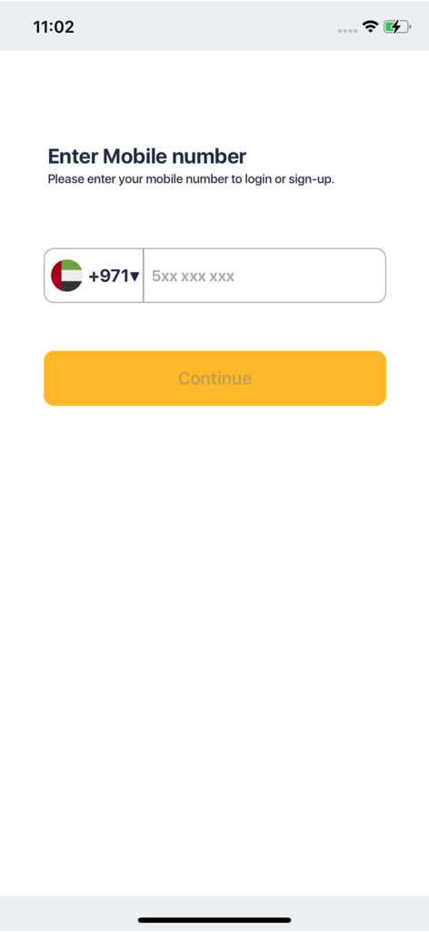 Écran de connexion de l'application Sayr by RAKTA affichant un champ de saisie de numéro de mobile avec l'indicatif du pays des Émirats Arabes Unis et un bouton jaune 'Continuer'