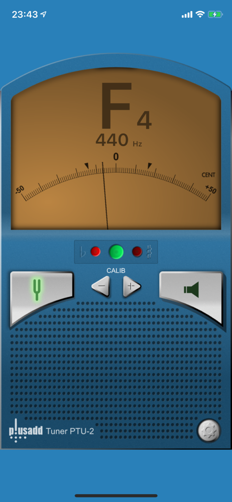 Tuner Lite by Piascore app interface featuring an analog needle meter and chromatic tuning for the note F4