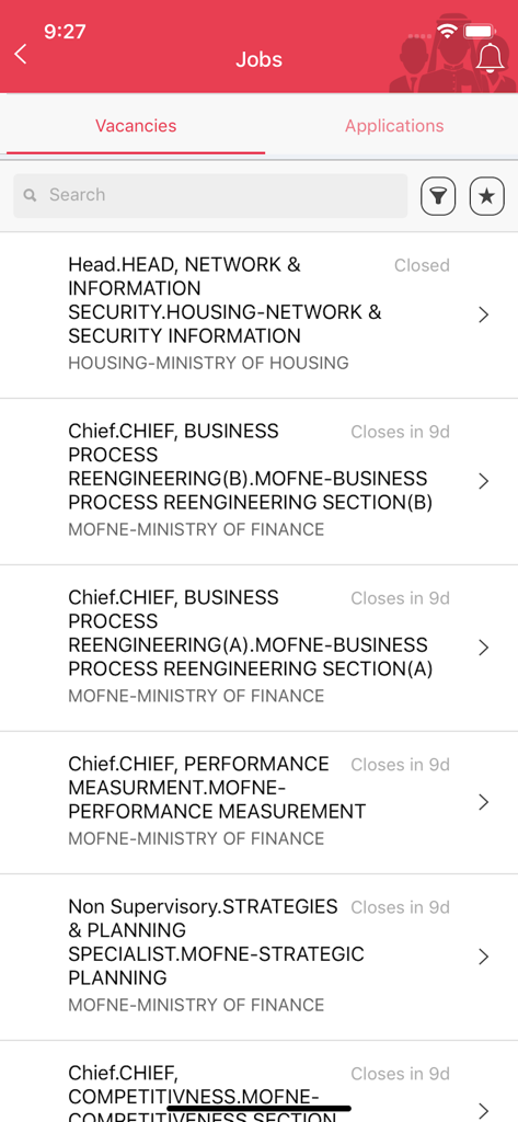 Pantalla de vacantes de empleo de la aplicación GovEmployee que muestra una lista de puestos gubernamentales abiertos.