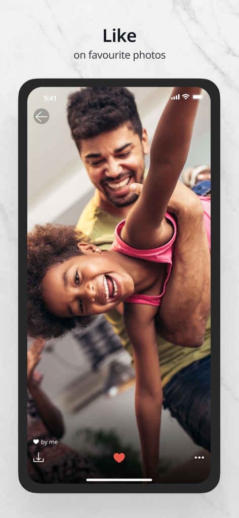 Nixplay - Oberfläche der Nixplay App, die ein Foto eines Vaters und seiner Tochter mit einem Herz-Symbol zum Liken eines Lieblingsbildes zeigt