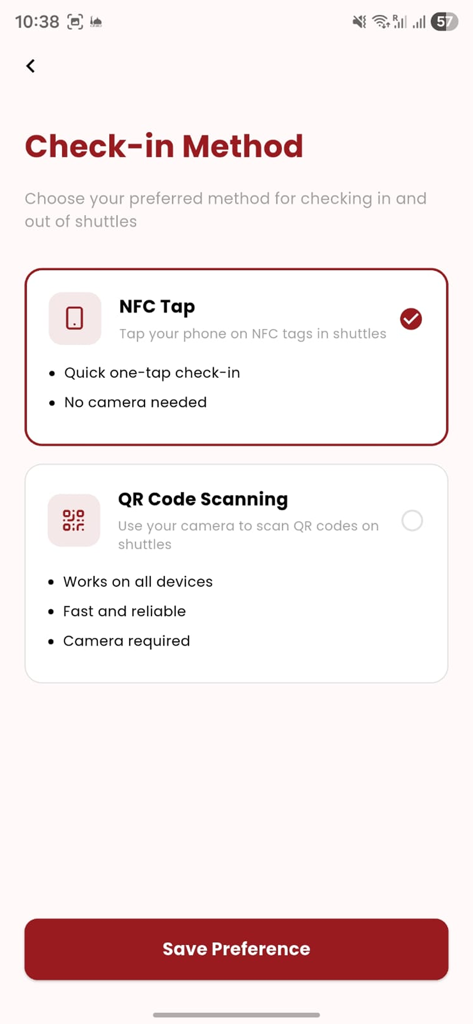 Mwasalat Shuttle - Una pantalla en la aplicación Mwasalat Shuttle que permite a los usuarios elegir entre NFC Tap y Escaneo de Código QR para check-in sin contacto.