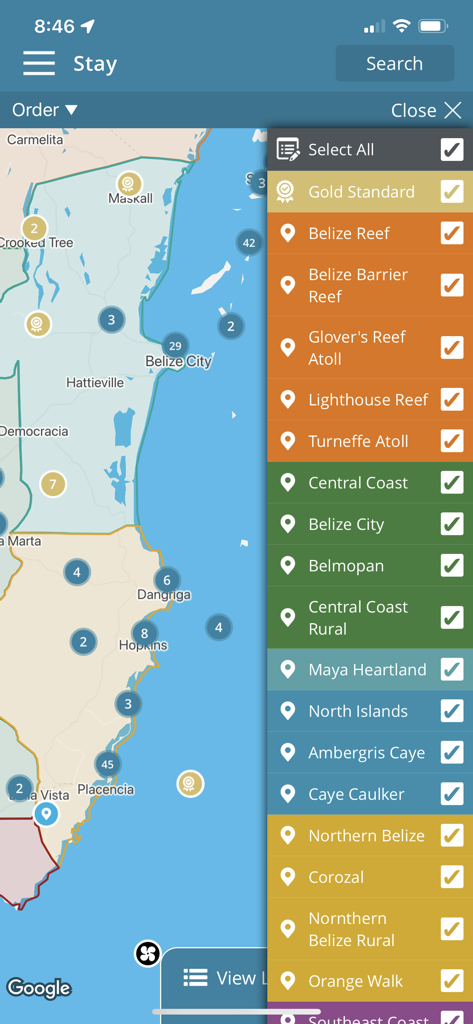 Travel Belize - 벨리즈 해안 및 마야 심장부와 같은 지역 및 명소 필터가 있는 사이드바를 특징으로 하는 모바일 앱의 벨리즈 지도